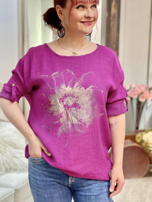 New Collection TunikaPusero KultaKukka 01622 New Collection kevyt ja ohut tunikapusero. Mallissa on makea kultakimalteinen New Collection TunikaPusero KultaKukka 01622 New Collection kevyt ja ohut tunikapusero. Mallissa on makea kultakimalteinen