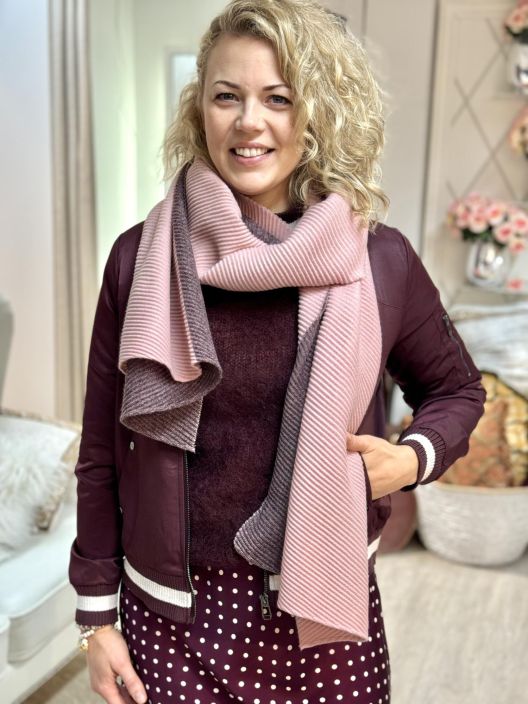 Street One Huivi Pliseerattu 572992 Jazz Berry Melange Street One ihanan pehmea ja kauniisti pliseerattu huivi. Huivissa on Street One Huivi Pliseerattu 572992 Jazz Berry Melange Street One ihanan pehmea ja kauniisti pliseerattu huivi. Huivissa on