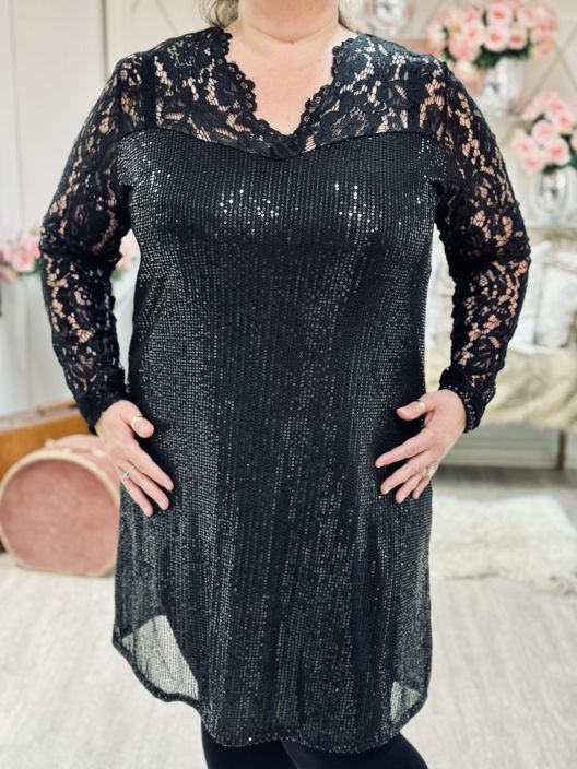 New Collection Paljetti-PitsiMekko 2382 Plusmallistoa New Collection kauniisti kimaltava ja ihanasti joustava paljettimekko. New Collection Paljetti-PitsiMekko 2382 Plusmallistoa New Collection kauniisti kimaltava ja ihanasti joustava paljettimekko.