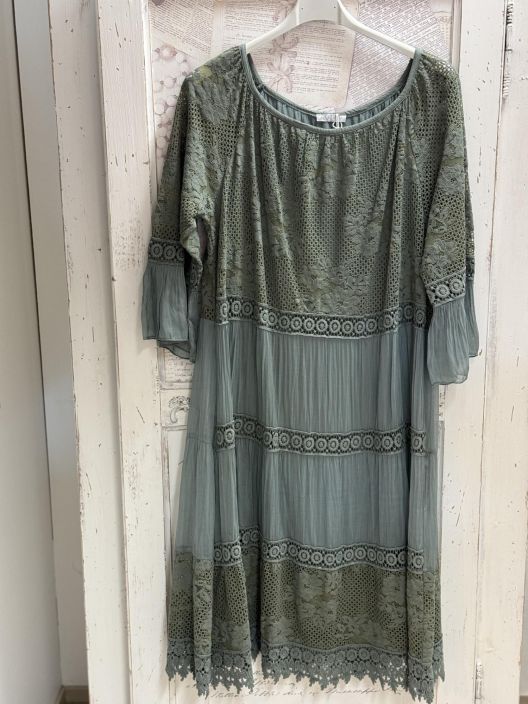 New Collection Pitsimekko Romance 33511 New Collection kaunis pitsimekko. Mallissa on yhdistetty pitsia ja ohutta