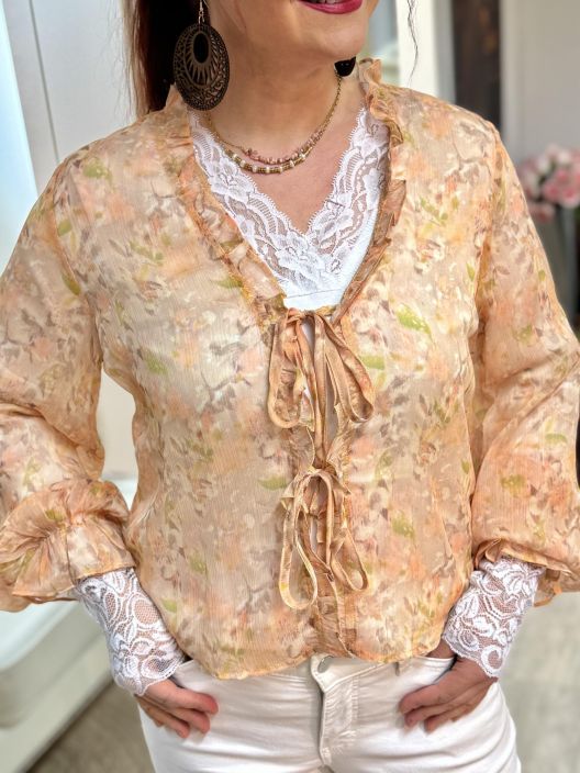 A-VIEW SifonkiJakku Flounce 4936 Sand-Peach A-VIEW unelman kevyt frillajakku/pusero lapikuultavaa sifonkia. Paantiella ja A-VIEW SifonkiJakku Flounce 4936 Sand-Peach A-VIEW unelman kevyt frillajakku/pusero lapikuultavaa sifonkia. Paantiella ja