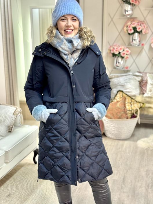 Cecil ToppaTakki 101286 Cecil toppatakki kivoilla yksityiskohdilla. Ylaosa ja hihat on mattapintaista parkahenkista