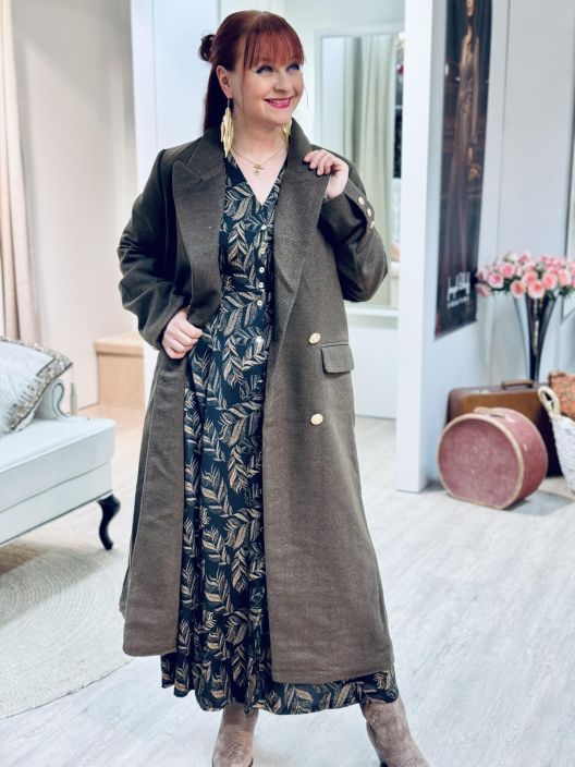 New Collection Takki 1288 New Collection klassinen takki ruskeana. Takin kiinnitys on kaksirivisena nayttavilla New Collection Takki 1288 New Collection klassinen takki ruskeana. Takin kiinnitys on kaksirivisena nayttavilla