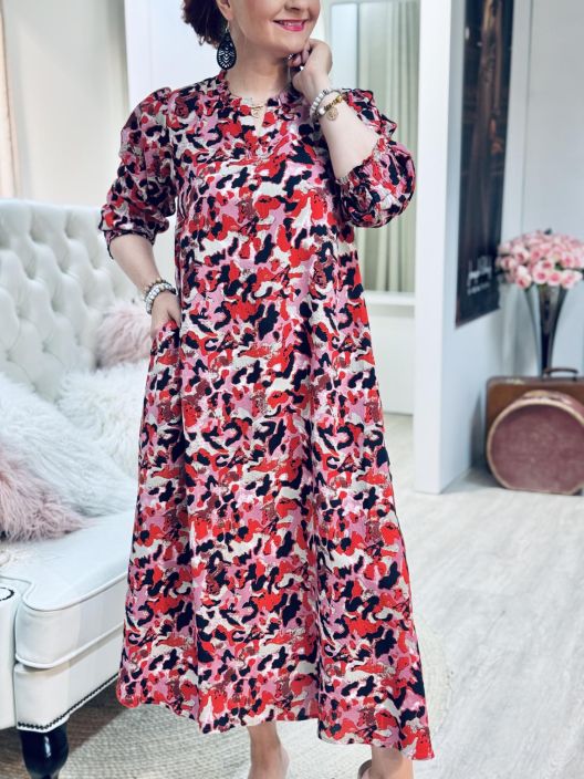 Ze-Ze Mekko Miranda 500743 Ze-Ze mekko mukavaa ohutta viskoosia. Mekossa kaunis kuvio. Malli ylhaalta istuva ja laskeutuu