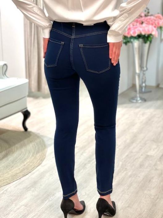 MAC Dream Skinny 5402-90-0355L-D826 dark washed pituus 28 MAC Dream Skinny farkut. Todella joustavat ja mukavat housut.