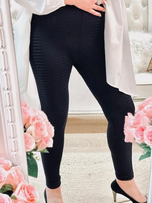 Zhenzi Leggings Blakely 200900 Zhenzi makeet leggingsit kivalla vohvelikangas pinnalla. Materiaali on liukasta, ohutta ja