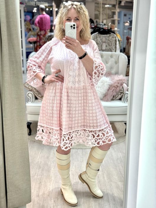 New Collection PitsiMekko Sun 0735 Plusmallistoa New Collection kaunis a-pitsimekko. Mallissa on yhdistetty kauniisti