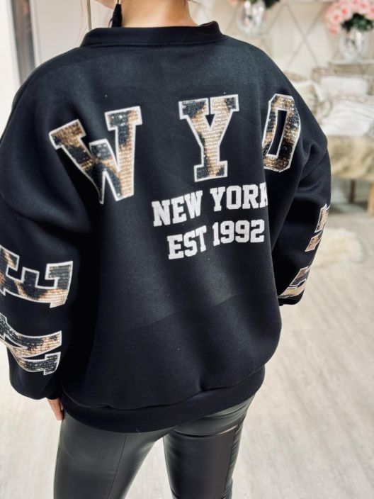 New Collection CollegePusero New York New Collection pehmea oversize collegepusero. Takana on nayttava paljettikoriteltu