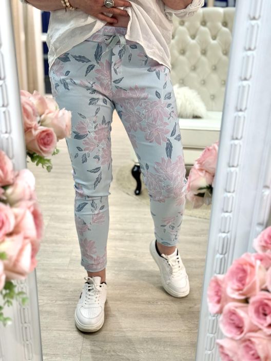 New Collection Joggerit Kukka 653 tuotekuva 1 New Collection Joggerit Kukka 653 tuotekuva 1