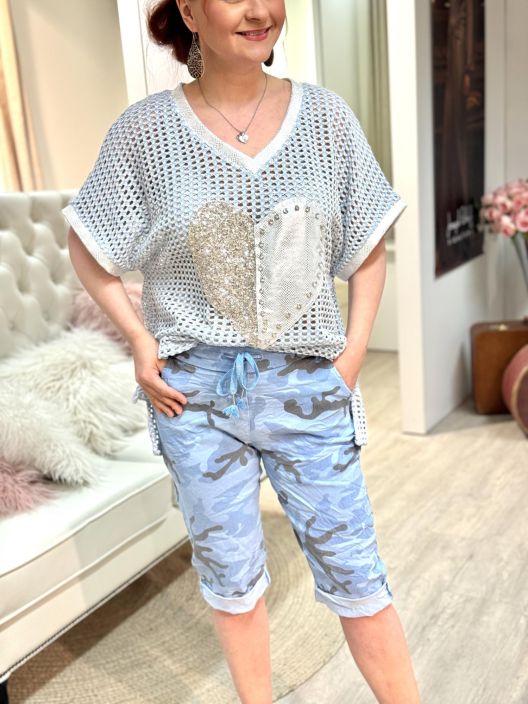New Collection Shortsit Camo 1201 New Collection makeat camokuviodut shortsit. Vyotarolla on kivat kiristysnauhat ja