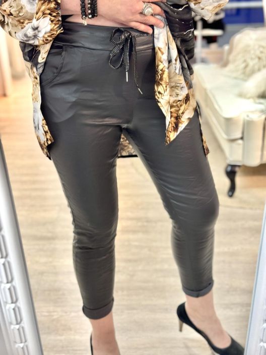 New Collection KeinoNahkaJoggerit 022 tuotekuva 10 New Collection KeinoNahkaJoggerit 022 tuotekuva 10