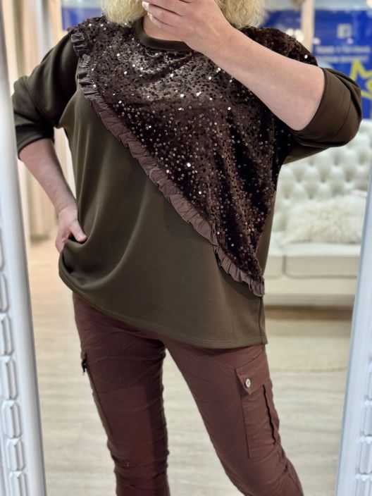 New Collection PaljettiPusero 0847 Plusmallistoa New Collection makea tunikapusero. Puserossa on yhdistetty kivasti New Collection PaljettiPusero 0847 Plusmallistoa New Collection makea tunikapusero. Puserossa on yhdistetty kivasti