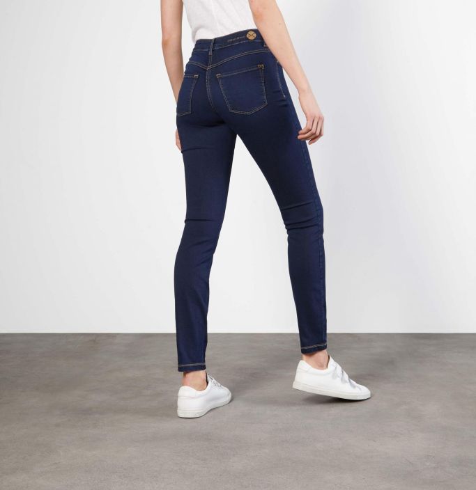 MAC Dream Skinny 5402-90-0355L-D826 dark washed pituus 32 MAC Dream Skinny farkut. Todella joustavat ja mukavat housut.