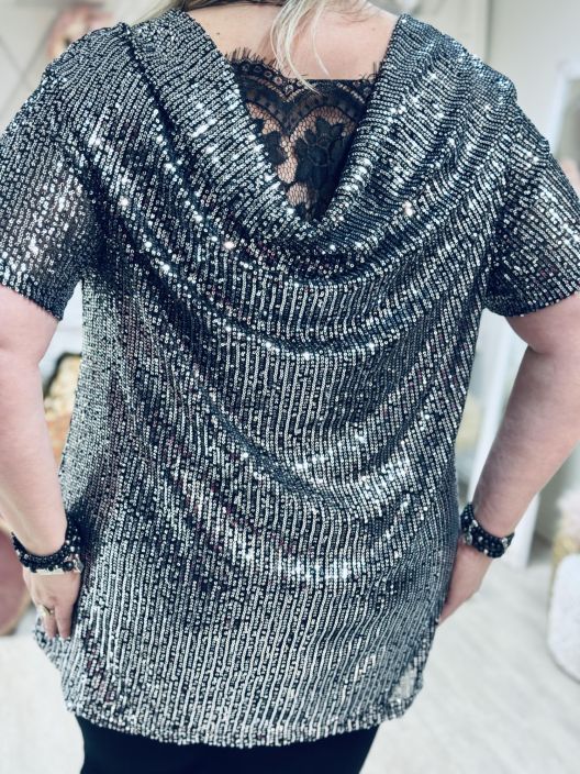 New Collection PaljettiTunika 6282 Plusmallistoa New Collection kauniisti kimaltava ja ihanasti joustava paljettitunika. New Collection PaljettiTunika 6282 Plusmallistoa New Collection kauniisti kimaltava ja ihanasti joustava paljettitunika.