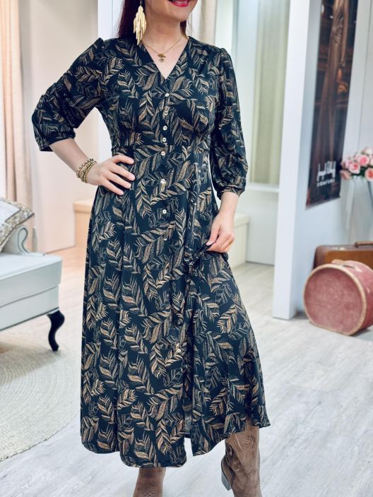 In Front Mekko Cassis 16938 Black In Front mekko kauniilla sulkakuosilla. Malli on kauniisti ylhaalta istuva ja helma